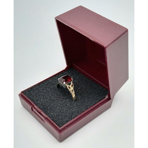 126 - An appealing 9 carat GOLD RING having a red  Emerald cut Carnelian coloured Gemstone set to top and ... 