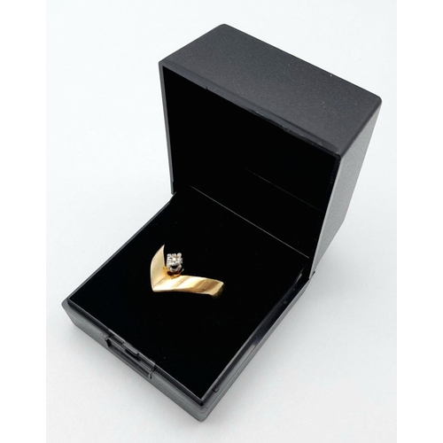 210 - Classic 9 carat GOLD, DIAMOND SET CHEVRON RING. Full UK hallmark. Complete with ring box. 2.1 grams.... 