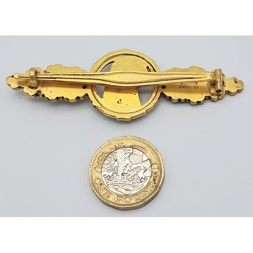 34 - Cased Luftwaffe Gold Grade Reconnaissance Squadron Clasp. Maker W.Deumer, Ludenschei.