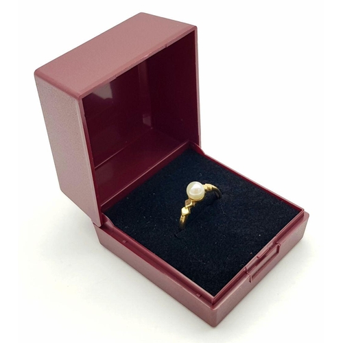 35 - Sophisticated 18 carat GOLD RING with single PEARL set to top. 1.69 grams. Size J 1/2.