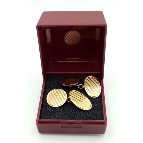 49 - Elegant pair of  Vintage 9 carat GOLD CUFFLINKS.  Chain linked with attractive engine turned design.... 