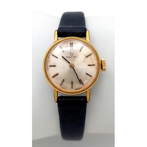 50 - A Vintage Omega Ladies Watch. Black leather strap. Gilded case - 20mm. Slight patinaed dial. Manuel ... 