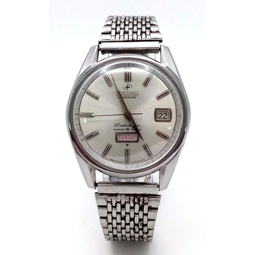 64 - An Ultra Collectible Vintage Seiko Weekdater Automatic Gents Watch. Stainless steel bracelet and cas... 