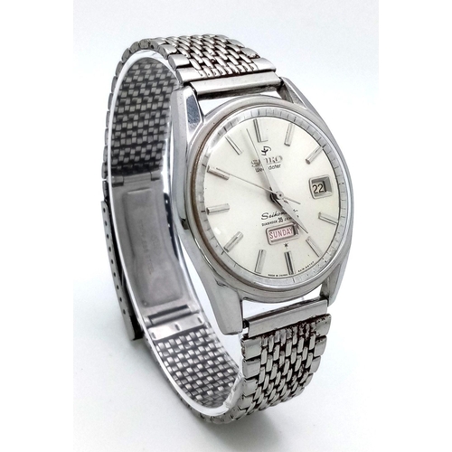 64 - An Ultra Collectible Vintage Seiko Weekdater Automatic Gents Watch. Stainless steel bracelet and cas... 