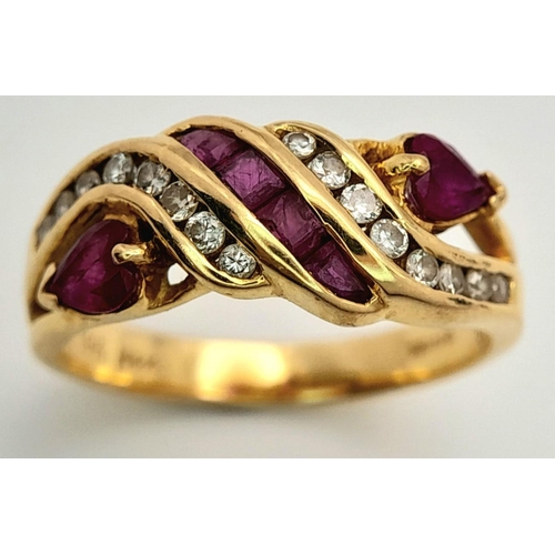 123 - AN 18K YELLOW GOLD DIAMOND & RUBY RING STUNNING HEART SHAPED RUBIES AT END 3.5G TOTAL WEIGHT, SIZE L... 