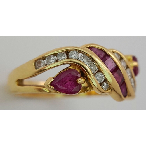 123 - AN 18K YELLOW GOLD DIAMOND & RUBY RING STUNNING HEART SHAPED RUBIES AT END 3.5G TOTAL WEIGHT, SIZE L... 