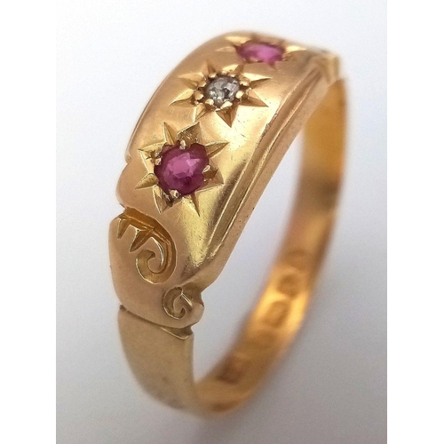 130 - AN 18K YELLOW GOLD ANTIQUE DIAMOND & RUBY RING 3.3G TOTAL WEIGHT, SIZE R, HALLMARKED 1906 CHESTER.

... 