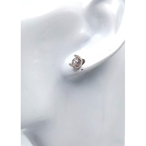 131 - A 9K WHITE GOLD DIAMOND STUD EARRINGS. 
 0.50CT 1.7G , NEED BUTTERFLY BACKS.

ref: SC 1060