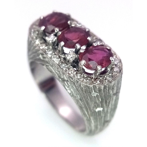 19 - A 14K WHITE GOLD DIAMOND & RUBY RING.  3 X OVAL RUBIES, TOTAL 1.50CT. Size J 1/2 , 8.5G TOTAL WEIGHT... 