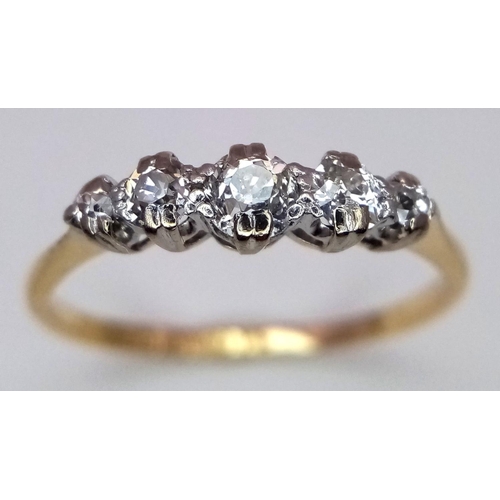 228 - AN 18K YELLOW GOLD & PLATINUM VINTAGE OLD CUT DIAMOND FIVE STONE RING 0.30CT, 2G TOTAL WEIGHT, SIZE ... 