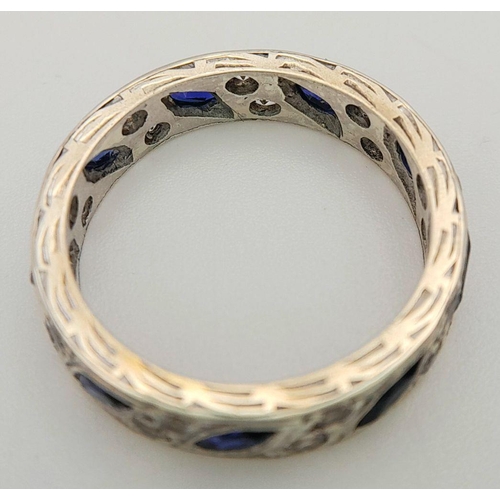 292 - A 9K WHITE GOLD BLUE AND WHITE SAPPHIRE SET BAND RING 3.2G , RING SIZE K.

REF: SC 1020