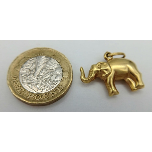 298 - AN 18K YELLOW GOLD ELEPHANT CHARM / PENDANT 2.1G TOTAL WEIGHT, 2CM LENGTH.

ref: SC 1090