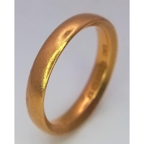 60 - A 22K GOLD BAND RING .    4.6gms    size L