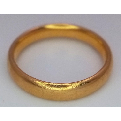 60 - A 22K GOLD BAND RING .    4.6gms    size L