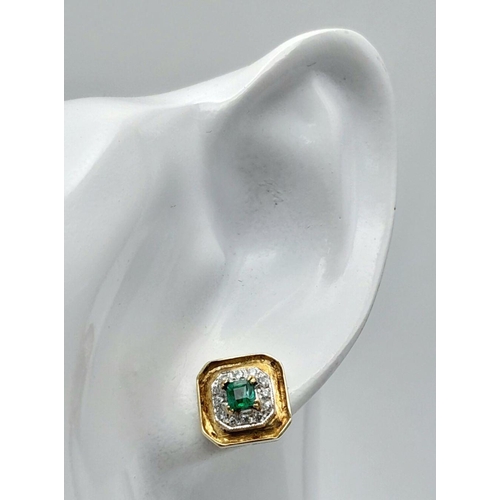 138 - A PAIR OF 14K YELLOW GOLD ( TESTED ) DIAMOND & EMERALD STUD EARRINGS 4G TOTAL WEIGHT.

ref: SC 1076