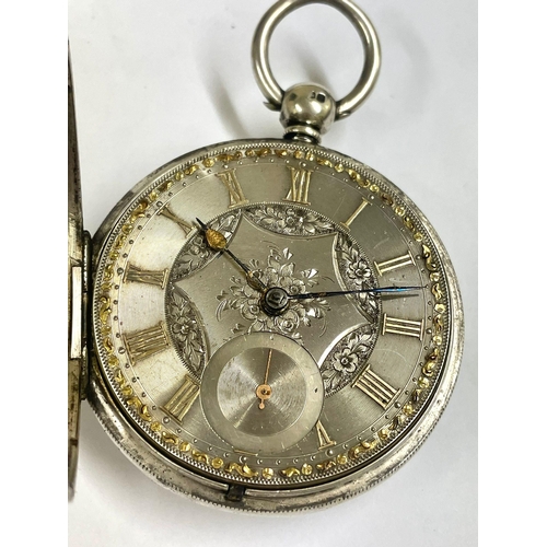 86 - An Antique large gents silver fusee pocket watch, in working order.