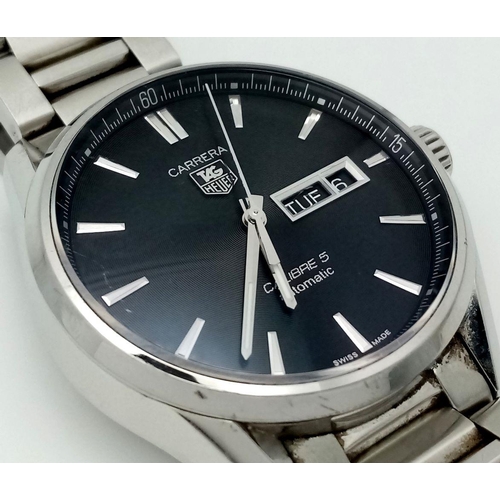 247 - A Tag Heuer Carrera Automatic Gents Watch. Stainless steel bracelet and case - 41mm. Black dial with... 