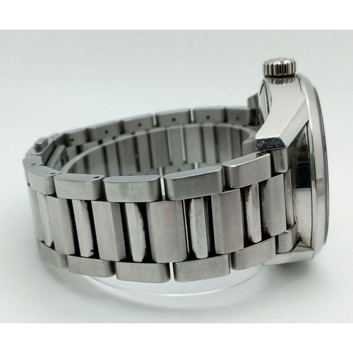 247 - A Tag Heuer Carrera Automatic Gents Watch. Stainless steel bracelet and case - 41mm. Black dial with... 
