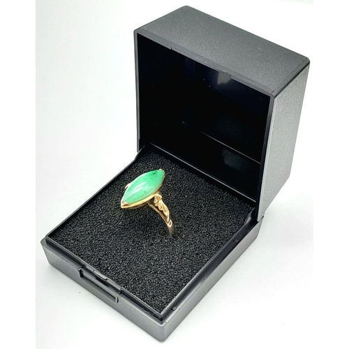 28 - Beautiful 14 CARAT GOLD RING set with Polished JADE BAGETTE to top in a stunning Gold Mount. 3 grams... 