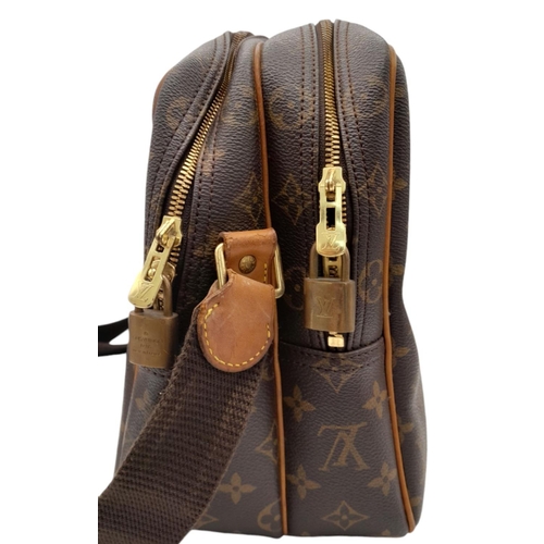 92 - A Louis Vuitton monogram reporter GM shoulder bag, with both padlock and keys present and an adjusta... 