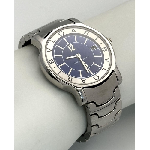 137 - A BVLGARI SOLOTEMPO STEEL BRACLET WATCH WITH BLUE DIAL AND DATE FUNCTION. CASE -  ST35 S WITH BOX AN... 