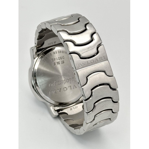 137 - A BVLGARI SOLOTEMPO STEEL BRACLET WATCH WITH BLUE DIAL AND DATE FUNCTION. CASE -  ST35 S WITH BOX AN... 