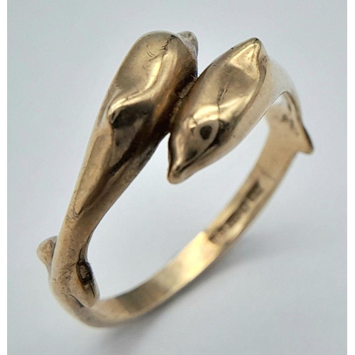 21 - An appealing 9 CARAT GOLD DOUBLE DOLPHIN RING. Full UK Hallmark. 1.8 grams. Size K - K 1/2. Please s... 