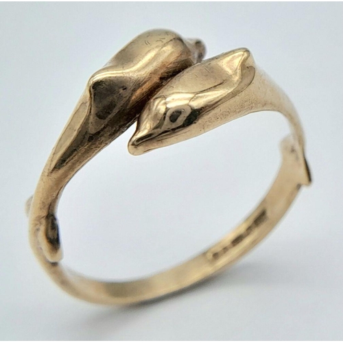 21 - An appealing 9 CARAT GOLD DOUBLE DOLPHIN RING. Full UK Hallmark. 1.8 grams. Size K - K 1/2. Please s... 