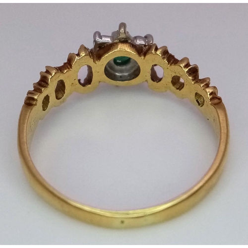 95 - AN 18K YELLOW GOLD DIAMOND & EMERALD RING. 3.1G. SIZE N 1/2. SC 2045