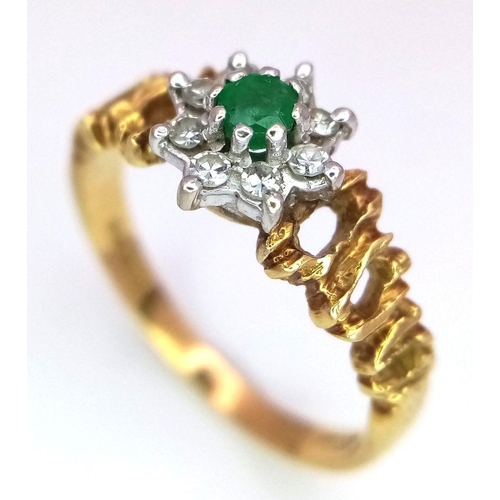 95 - AN 18K YELLOW GOLD DIAMOND & EMERALD RING. 3.1G. SIZE N 1/2. SC 2045