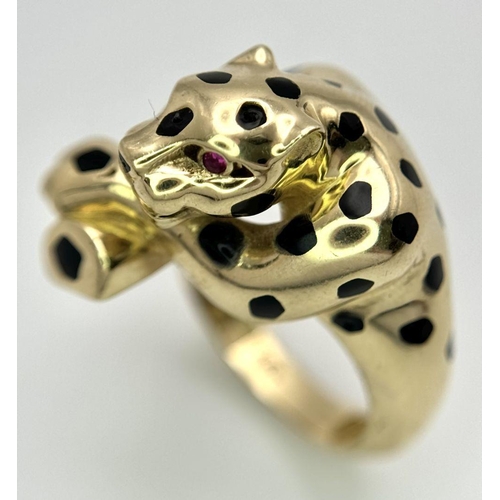 32 - A 14K YELLOW GOLD PANTHER DESIGN RING WITH RED STONE SET EYES 6.6G SIZE Q 1/2. Ref: SC 2065