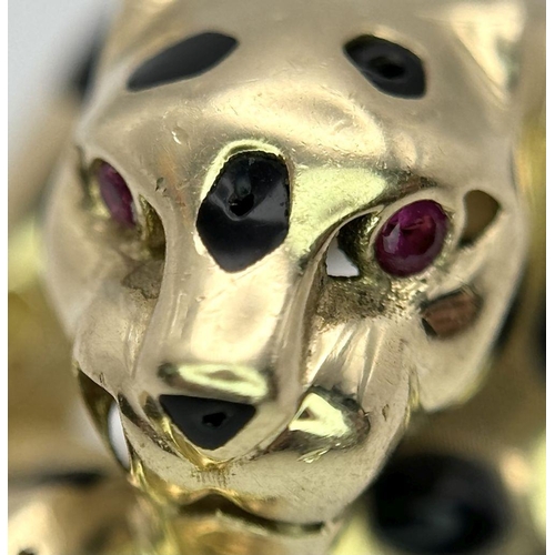 32 - A 14K YELLOW GOLD PANTHER DESIGN RING WITH RED STONE SET EYES 6.6G SIZE Q 1/2. Ref: SC 2065