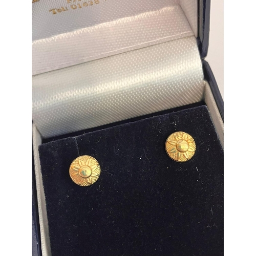 105 - Beautiful pair of 9 carat GOLD STUD EARRINGS. Parasol Design. Complete with 9 Carat GOLD BACKS. Pres... 