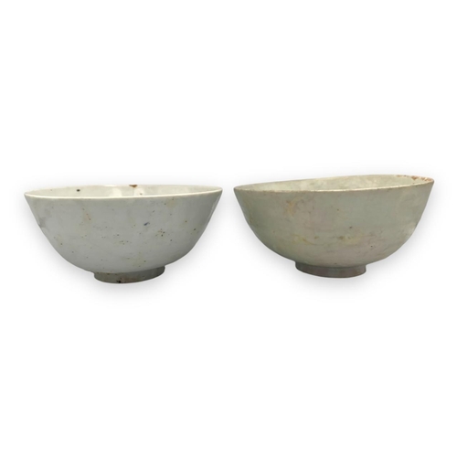 1539 - A Pair of Ming Dynasty Chinese antique Blue and White Porcelain Bowls.
Hand-painted exterior featuri... 