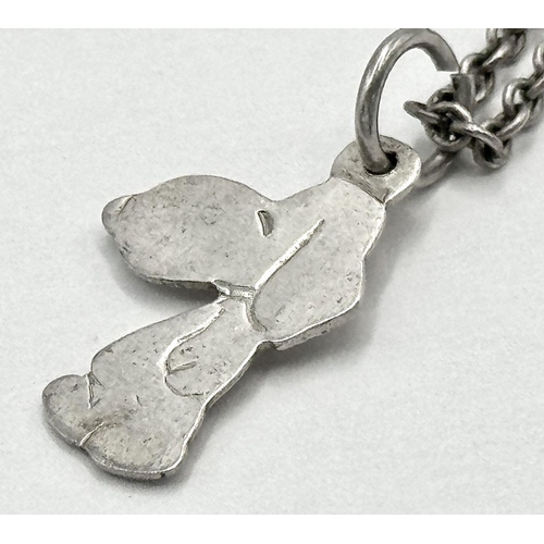 978 - A STERLING SILVER CHAIN WITH SNOOPY THE DOG PENDANT. 5.3G. 48CM. SC2105