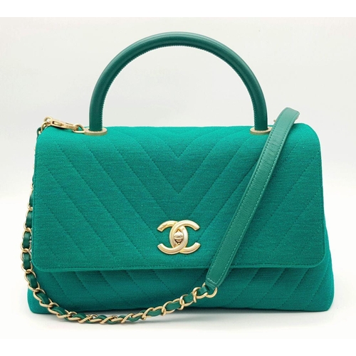 599 - A Chanel Coco Handle Cloth Handbag in Green Chevron Canvas. Chevron canvas exterior with gold-toned ... 