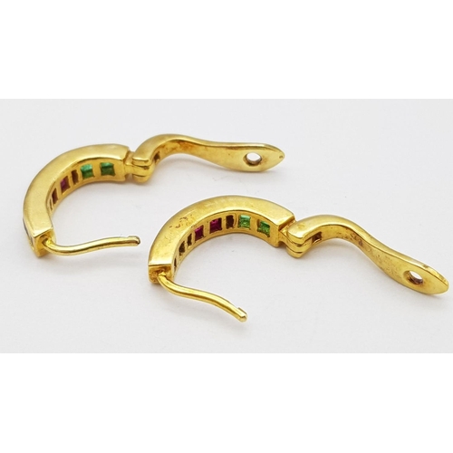 151 - A PAIR OF 14K YELLOW GOLD, DIAMOND, RUBY, SAPPHIRE AND EMERALD EARRINGS. 3.8G.