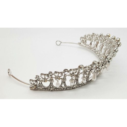 175 - A copy of the famous “Love Knot Tiara”, originally commissioned from Garrard for Queen Mary in1913, ... 