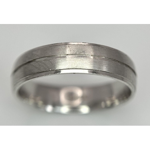 179 - A PLATINUM BAND RING - 7.1G. SIZE Q. A/S 1155.