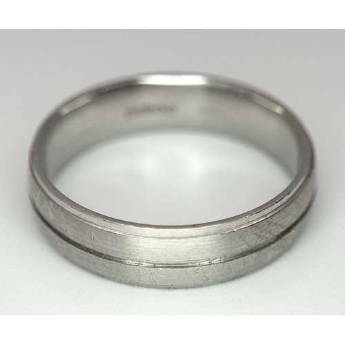 179 - A PLATINUM BAND RING - 7.1G. SIZE Q. A/S 1155.