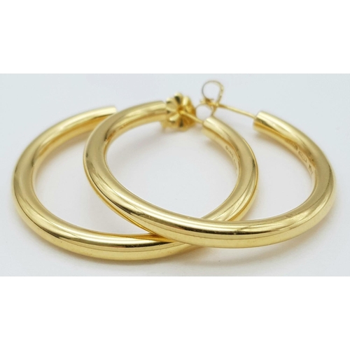 18 - A PAIR OF TIFFANY AND CO 18K YELLOW GOLD HOOP EARRINGS WITH ORIGINAL TIFFANY AND CO BUTTERFLY BACKS.... 