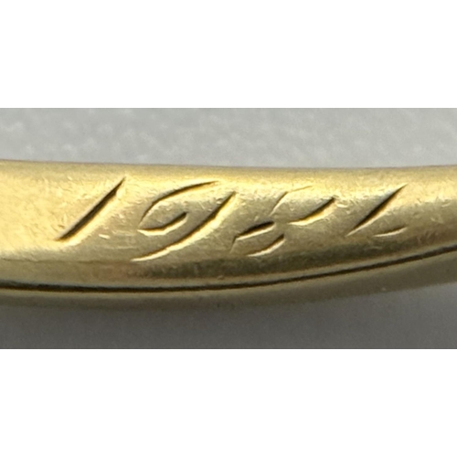 235 - A VINTAGE  18K YELLOW GOLD,  PLATINUM DIAMOND AND SAPPHIRE RING. 2G. SIZE M. A/S SC12