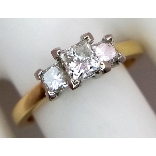 40 - AN 18K YELLOW GOLD 3 STONE DIAMOND RING. PRINCESS CUTS. 0.60CTW. 3.7G. SIZE N. GW3005.