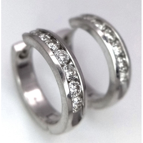 61 - A PAIR OF 14K WHITE GOLD DIAMONDS HALF ETERNITY HOOP EARRINGS. 0.60CTW. 7.5G. A/S 1156