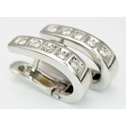 186 - A PAIR 18K WHITE GOLD DIAMOND SET EARRINGS - 0.15CTW. 4.2G. SC3063.