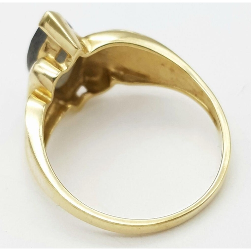 14 - An Elegant 9 carat GOLD RING, having a Translucent Blue AGATE mounted  to top. Marquis cut. Full UK ... 