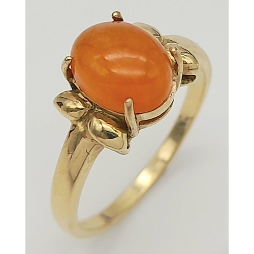 195 - Attractive 9 carat GOLD RING having an ORANGE CARNELIAN CABOCHON mounted to top. Full UK hallmark. C... 