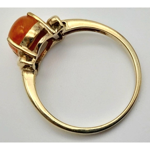 195 - Attractive 9 carat GOLD RING having an ORANGE CARNELIAN CABOCHON mounted to top. Full UK hallmark. C... 