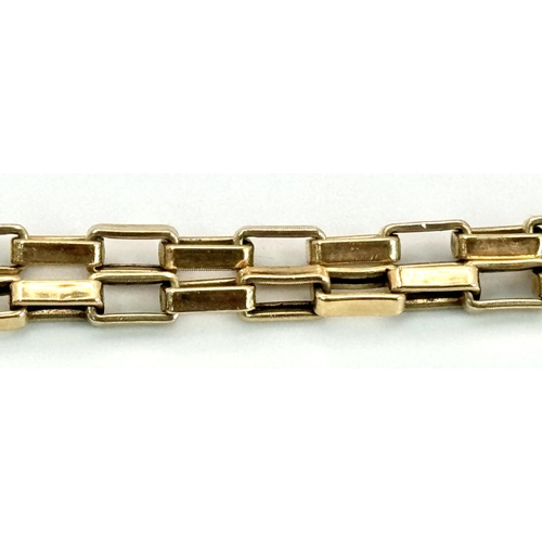225 - A 9K Yellow Gold Venetian Link Bracelet. 18cm. 3.5g weight.
