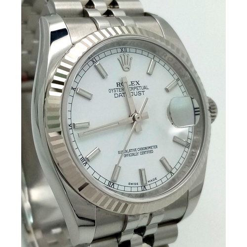 81 - A Beautiful, Classic Rolex Datejust Automatic Gents Watch. 
Model 116234. Oyster steel bracelet and ... 